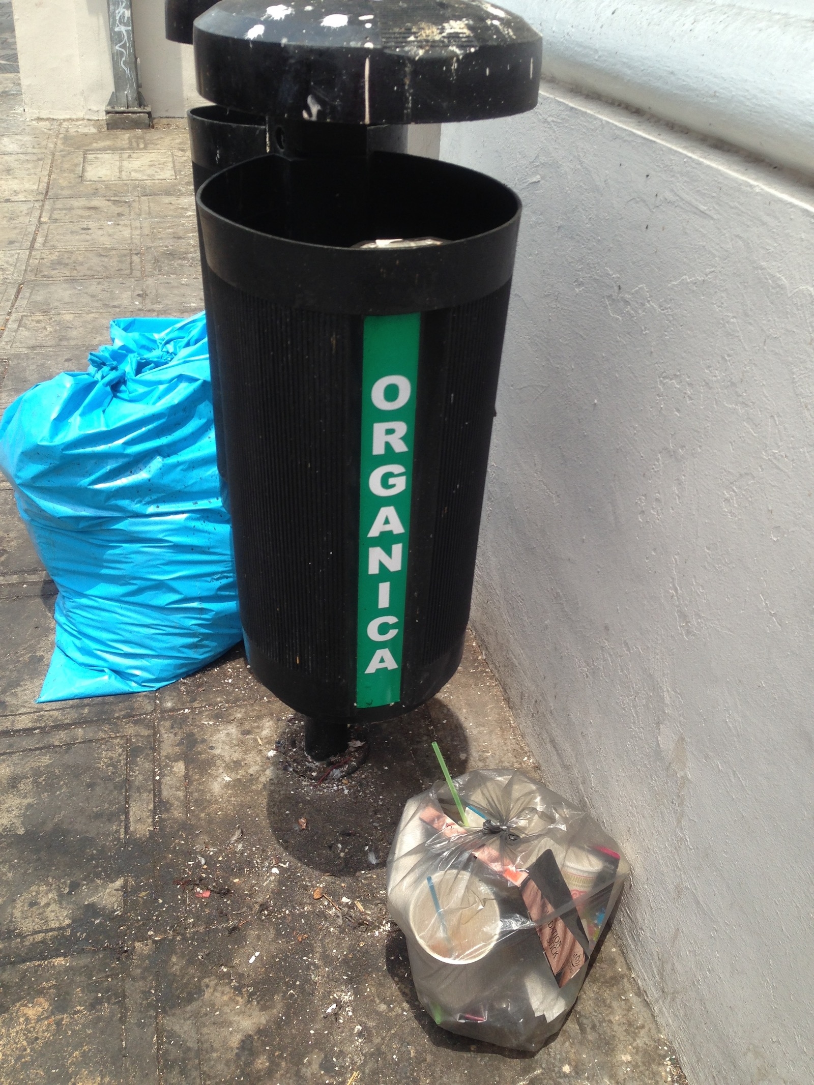 Esperar a que pasen por la basura